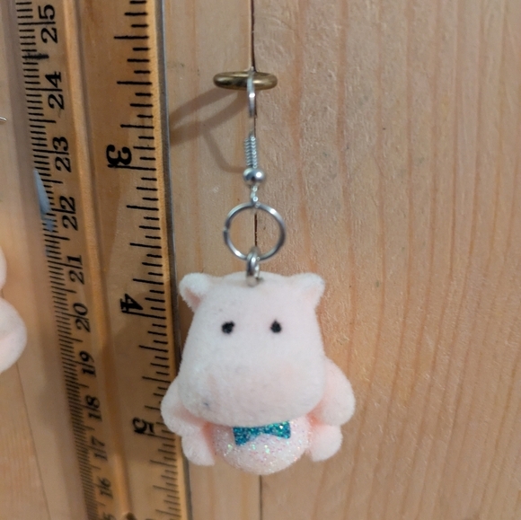 Adorable Cream Hippo Earrings - Picture 4 of 5